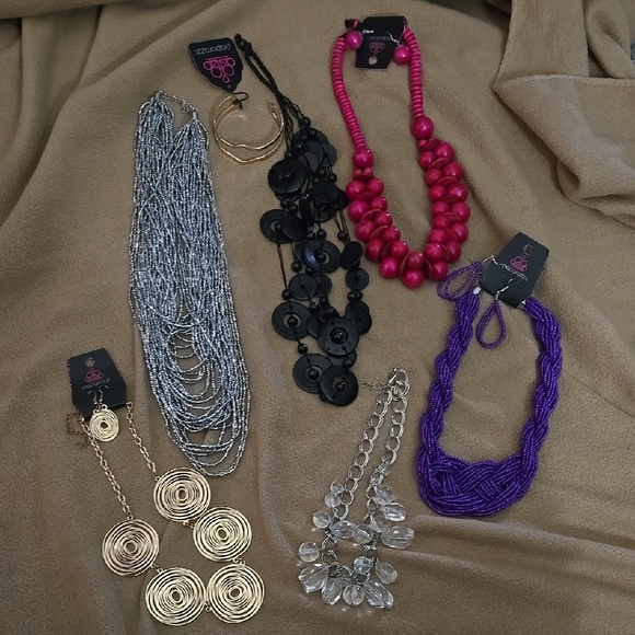 Elegant Women's Jewelry Set - Gold, Silver, Black, Pink, Purple, NWT, 2 No Tag - Picture 1 of 1